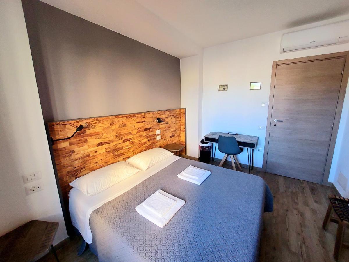 Arya Cagliari Hotel Bagian luar foto