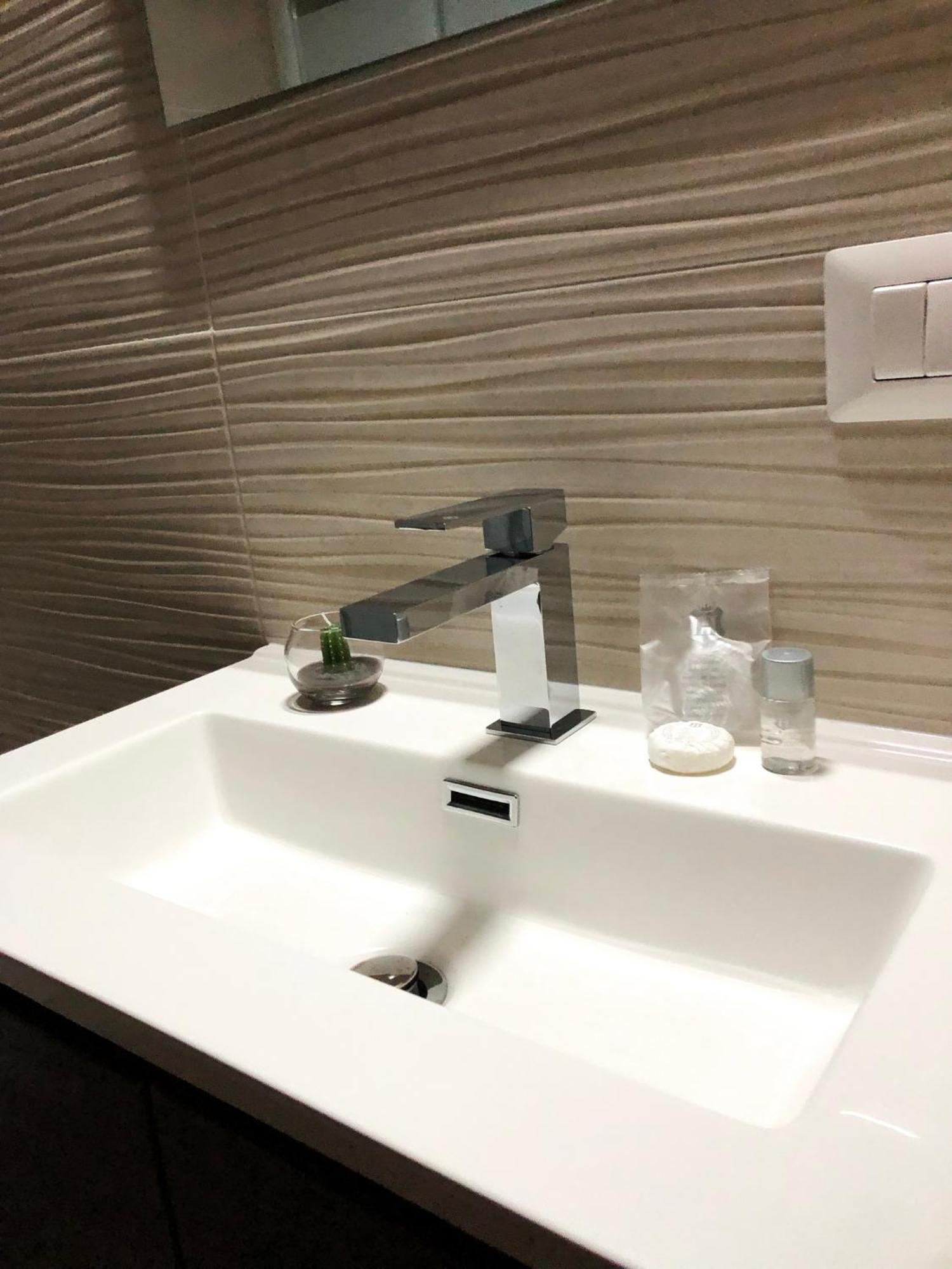 Arya Cagliari Hotel Bagian luar foto